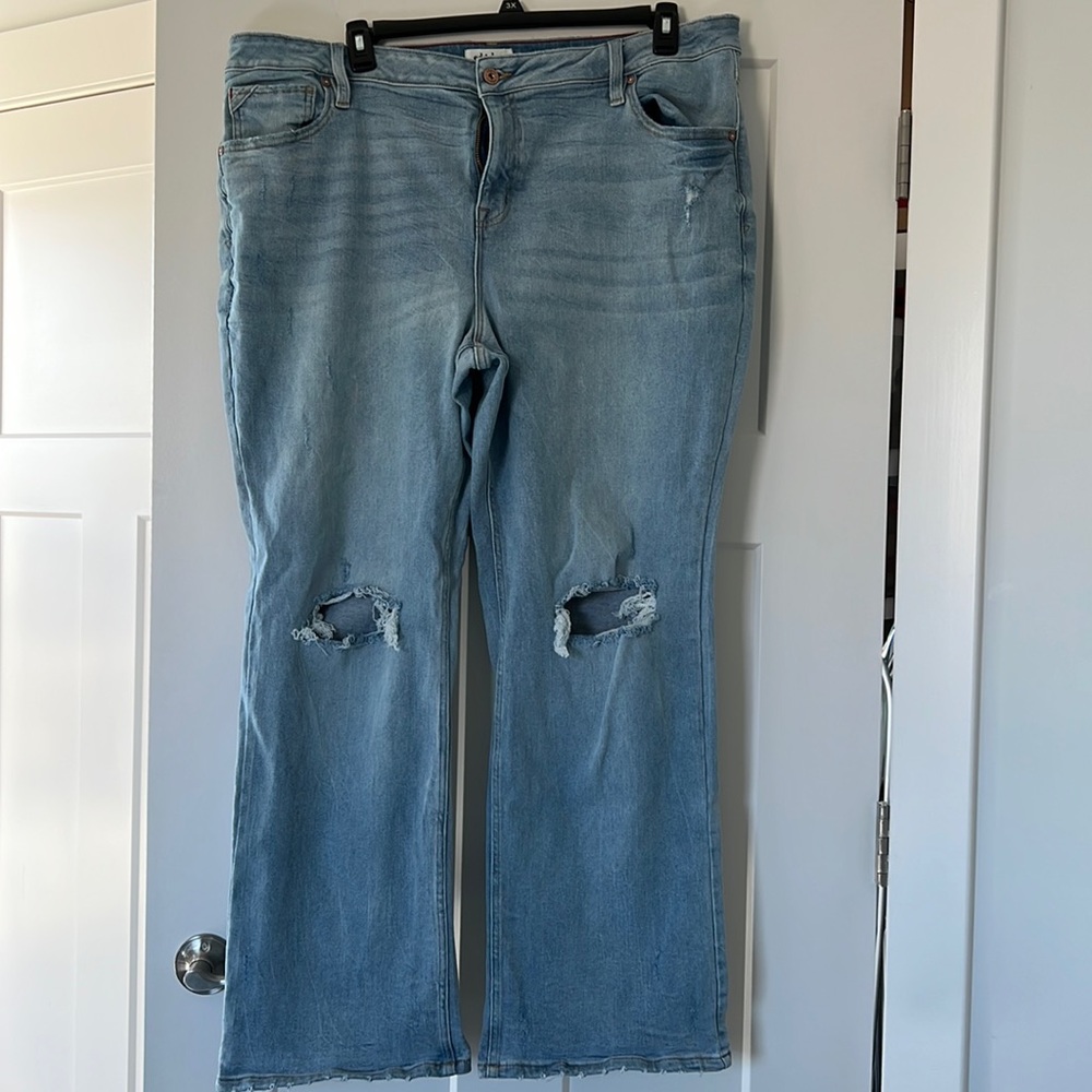 Maurices Edgely 24W destroyed jeans